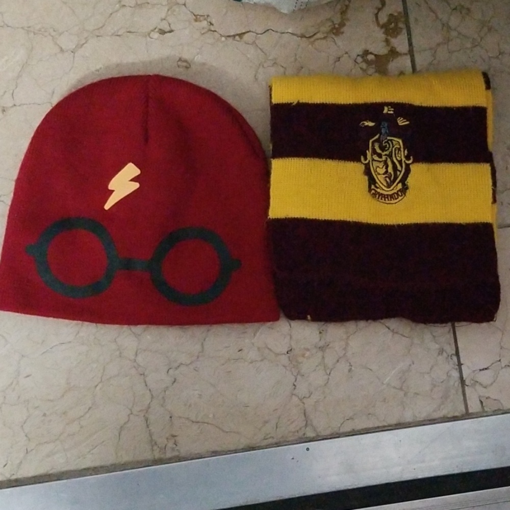 Harry potter beanie and scarf